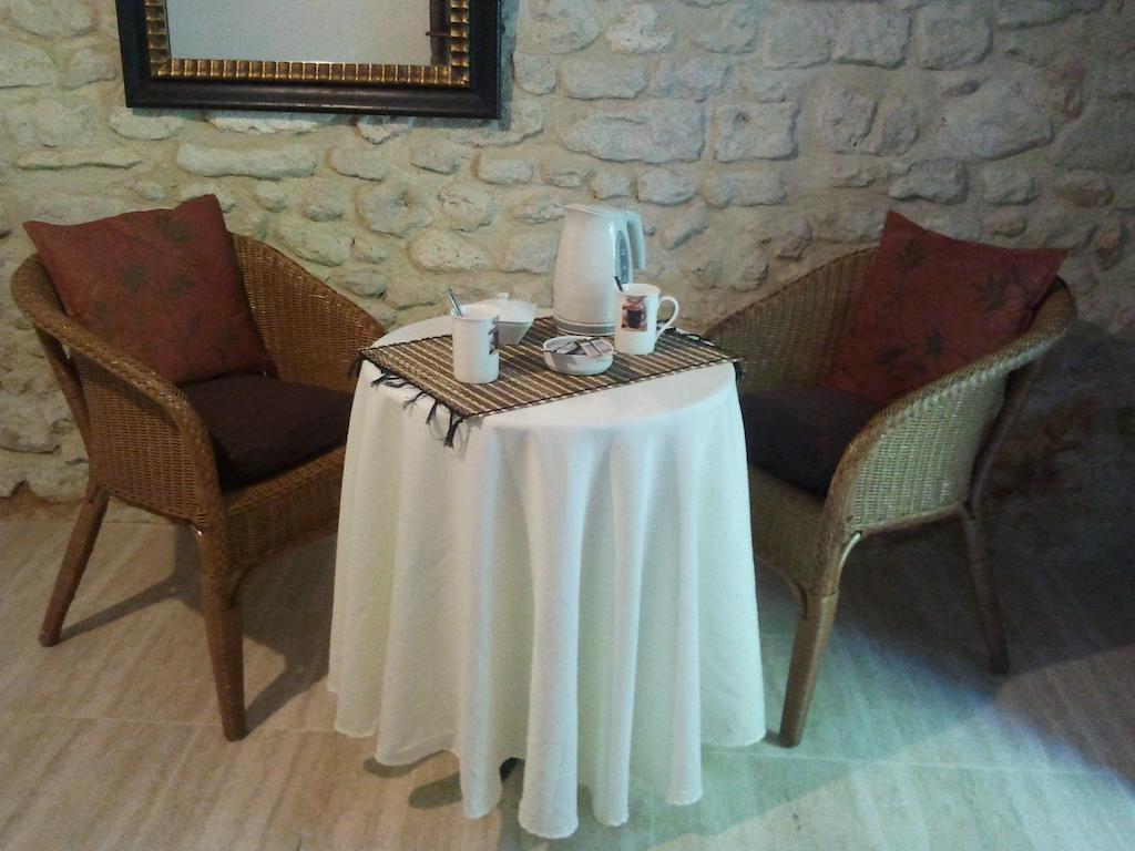 Chambres D'Hotes La Grange Au Bois Champagne-et-Fontaine Номер фото