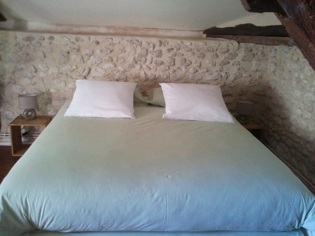 Chambres D'Hotes La Grange Au Bois Champagne-et-Fontaine Номер фото