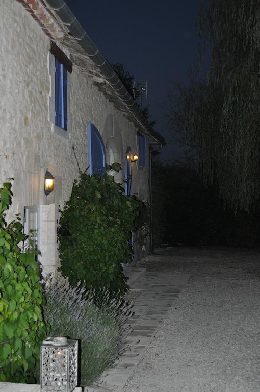 Chambres D'Hotes La Grange Au Bois Champagne-et-Fontaine Экстерьер фото